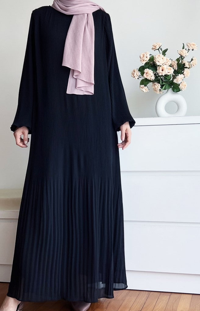 Black Ironless Pleated Chiffon Dress