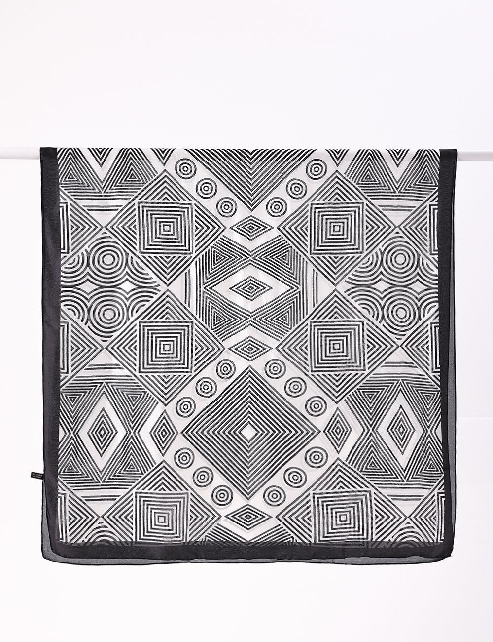 Geometric Black & White Hijab