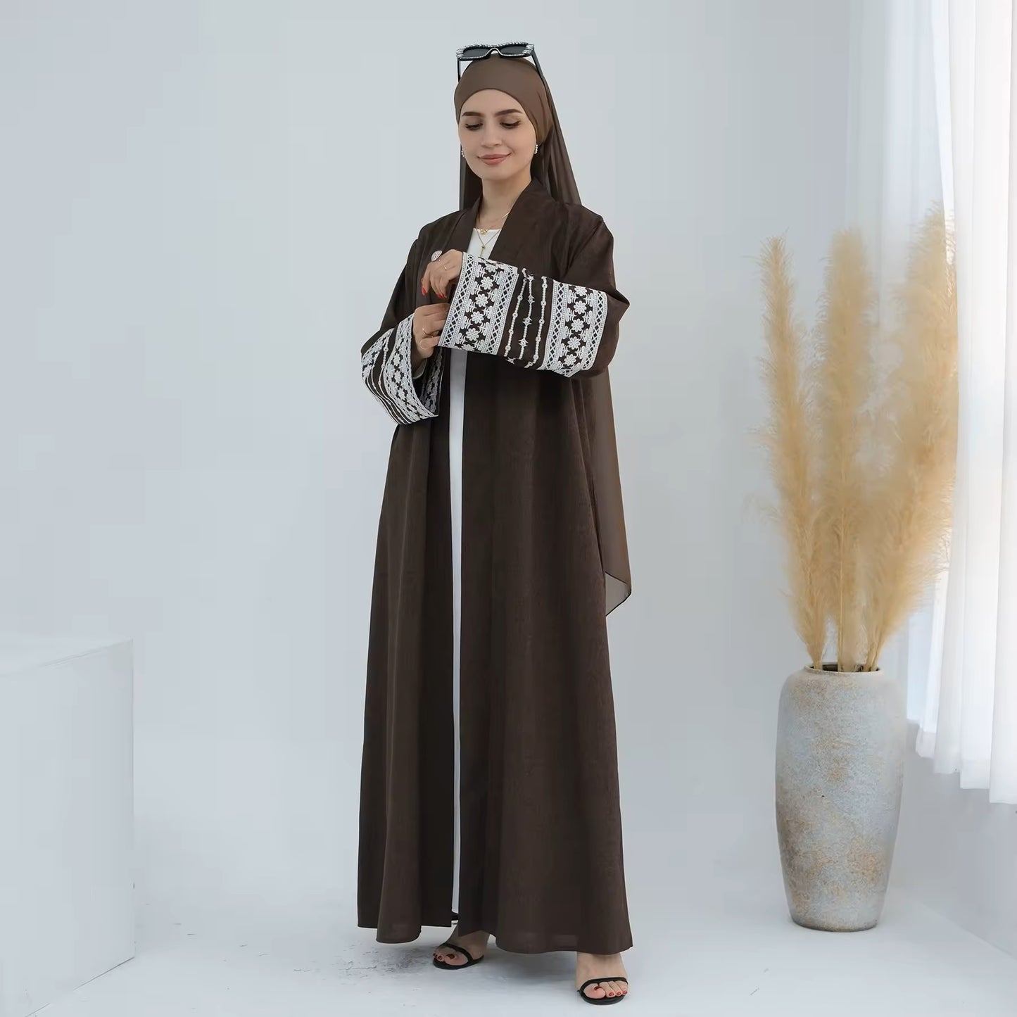 Embroidered Sleeve Linen Abaya - Chaddors