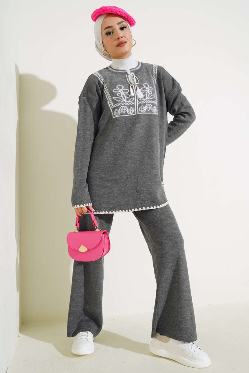 White Design Detail Gray Knitted Co-ord - Chaddors