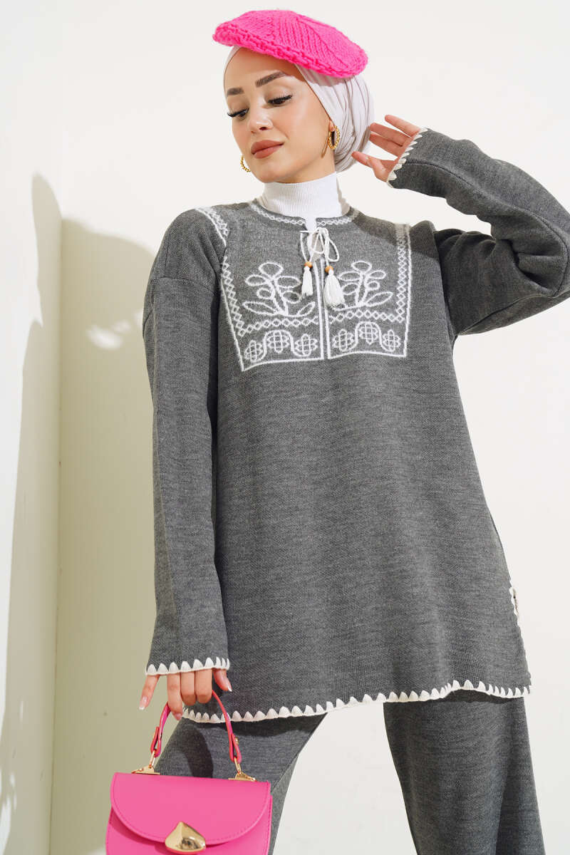 White Design Detail Gray Knitted Co-ord - Chaddors