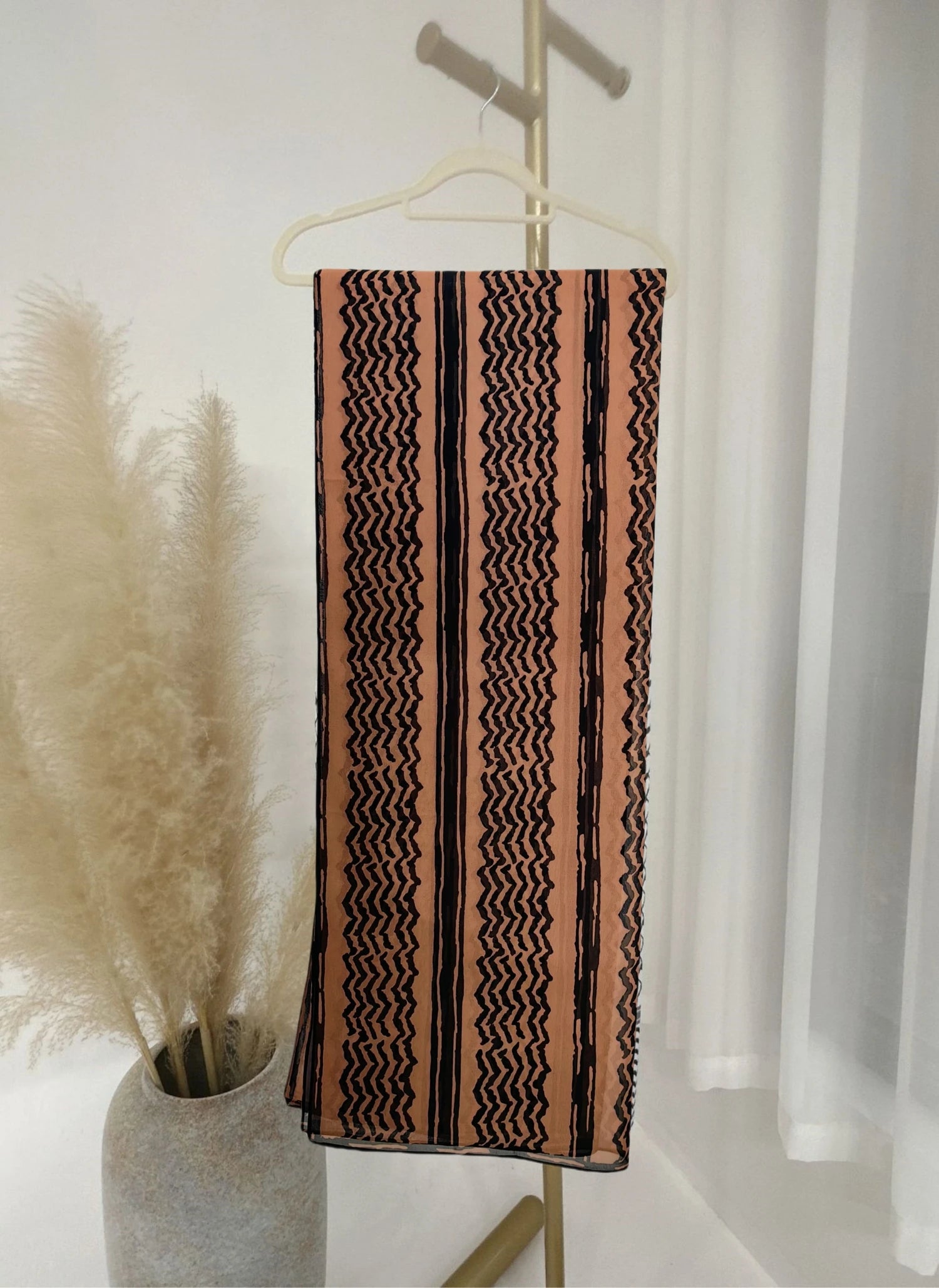 Keffiyeh Print Striped Chiffon Hijab - Chaddors
