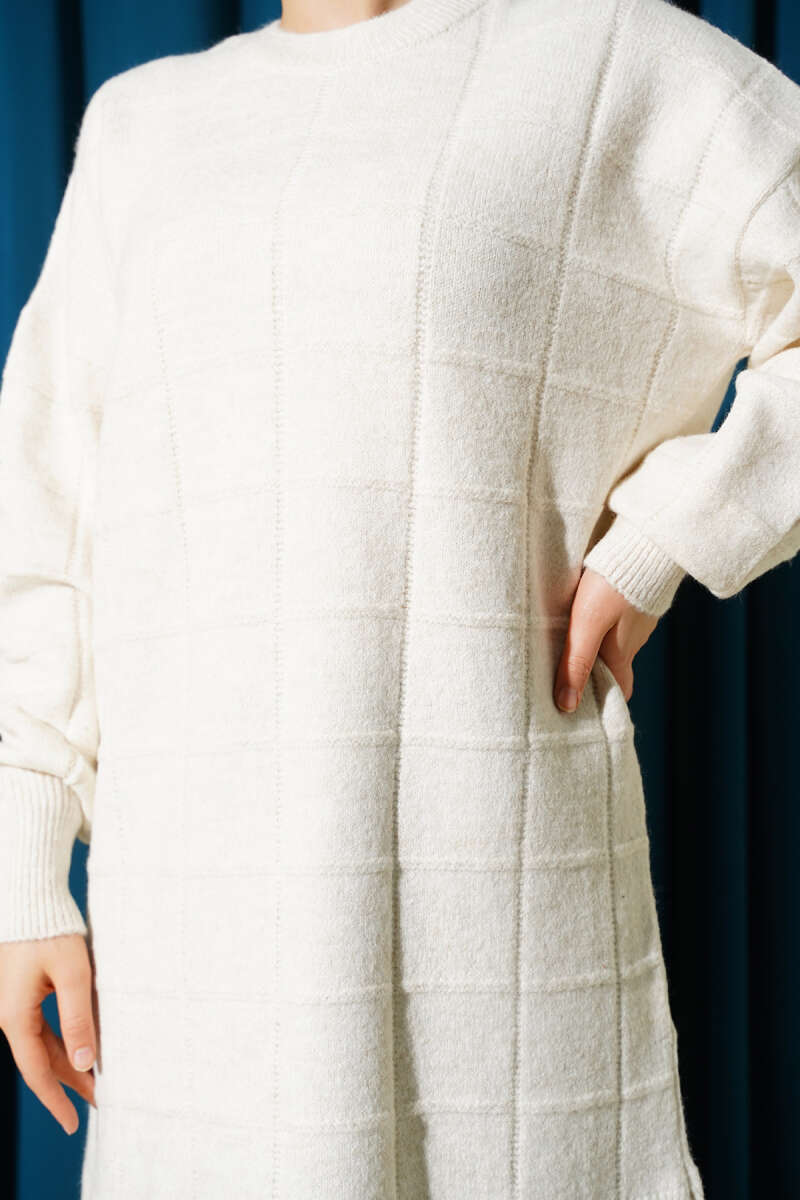 Square Patterned Soft Knit Tunic - Chaddors