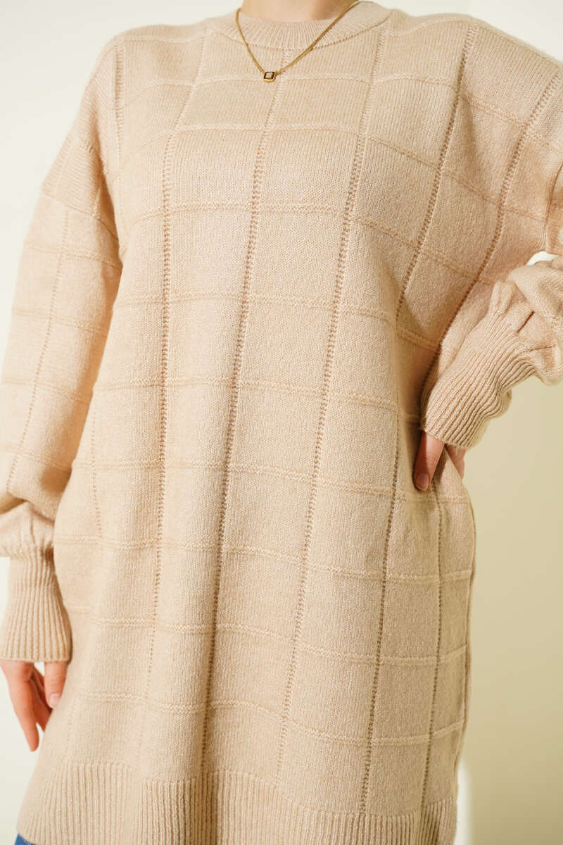 Square Patterned Soft Knit Tunic - Chaddors