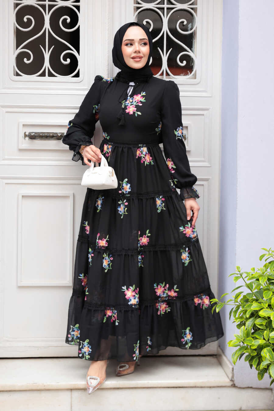 Elegant Embroidered Black Dress - Chaddors