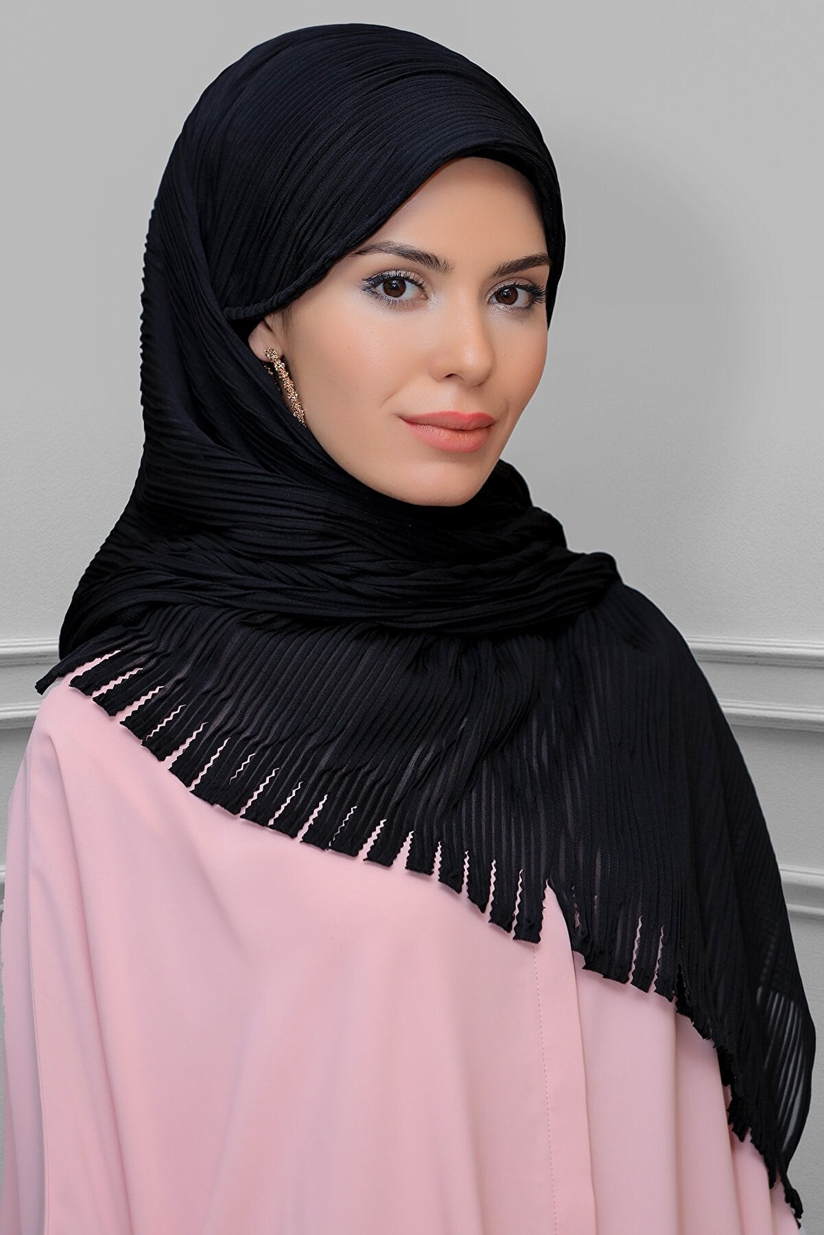 Black Pleated Made Up Hijabs - Chaddors