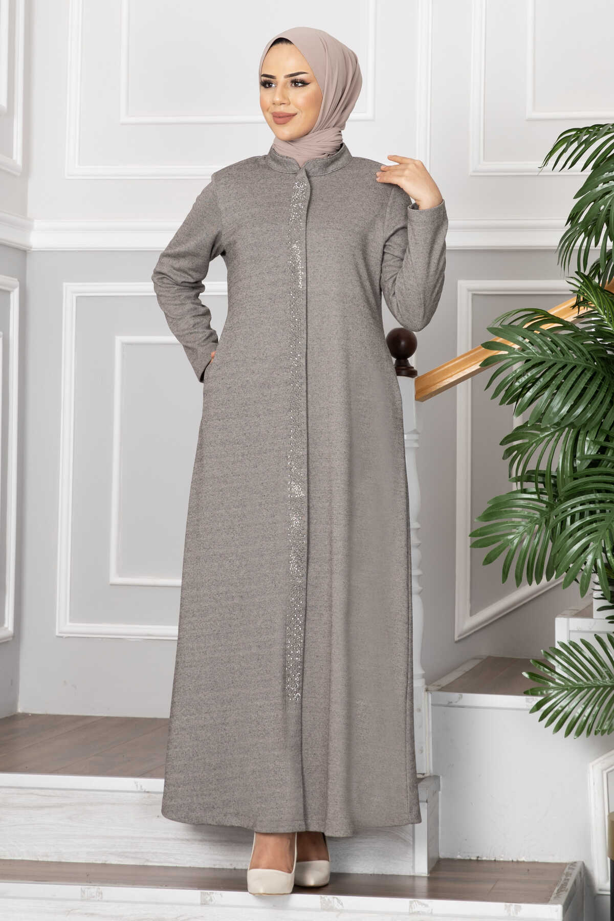 Studs Detail Turkish Abaya - Chaddors