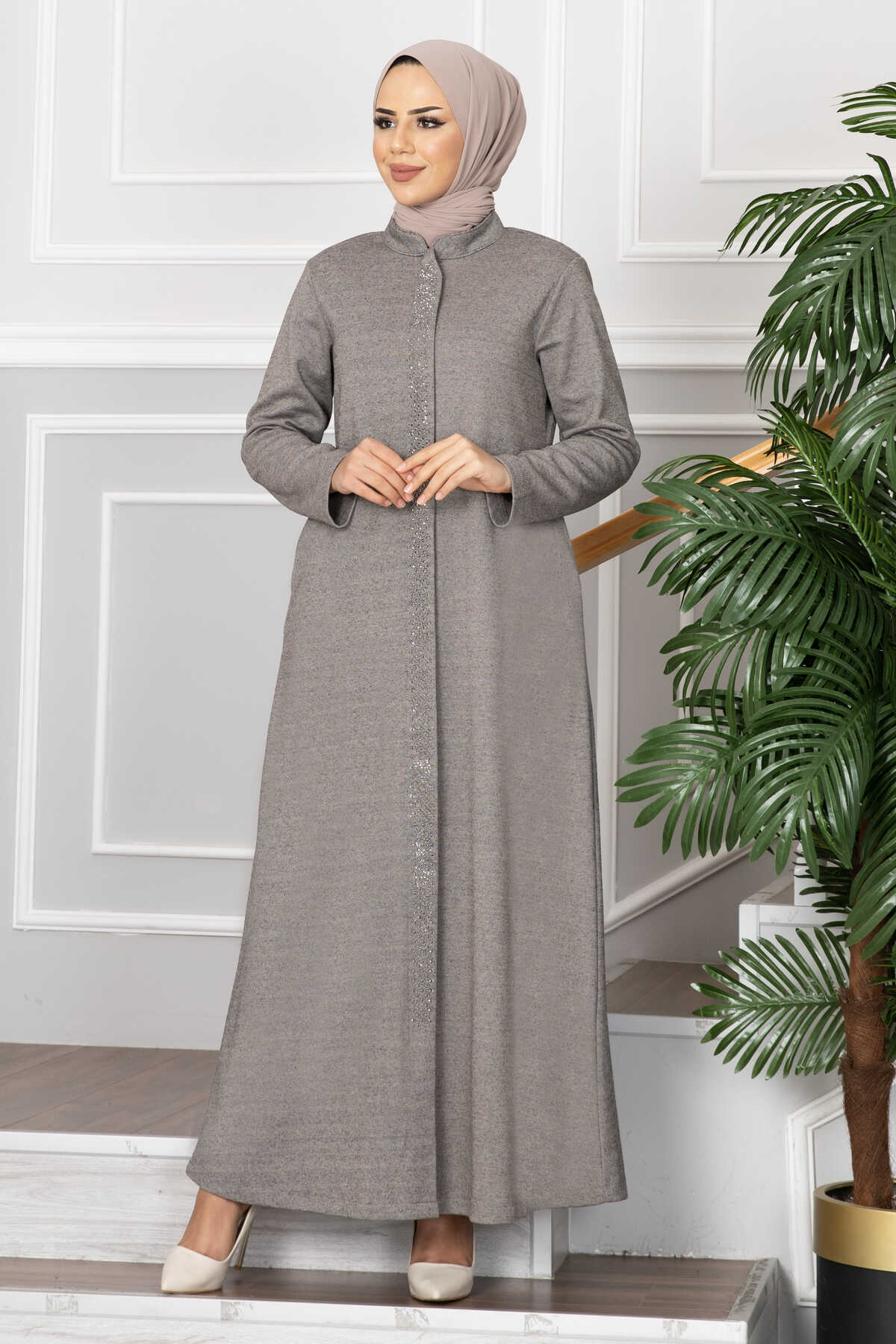 Studs Detail Turkish Abaya - Chaddors