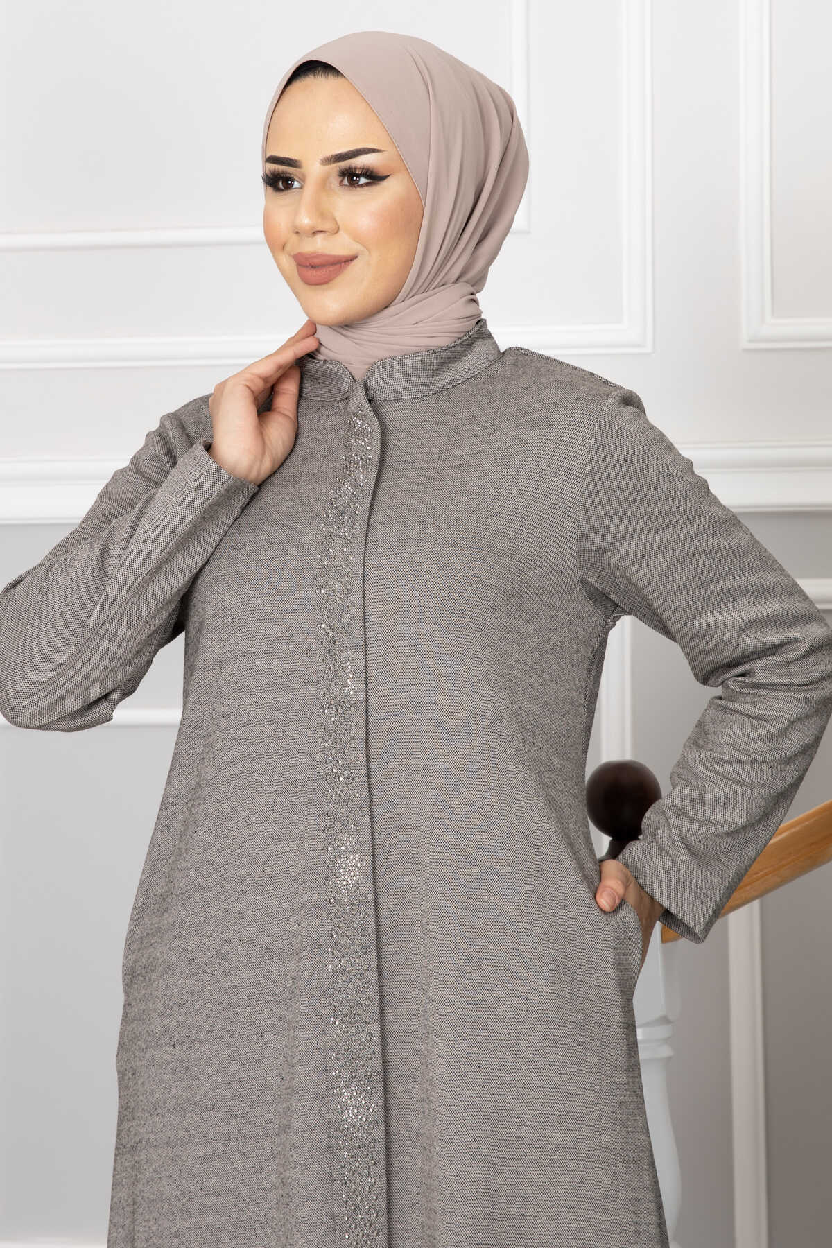 Studs Detail Turkish Abaya - Chaddors