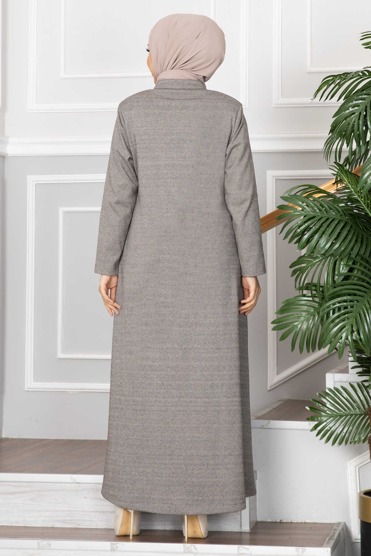 Studs Detail Turkish Abaya - Chaddors