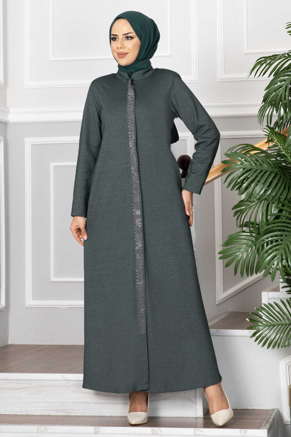 Studs Detail Turkish Abaya - Chaddors