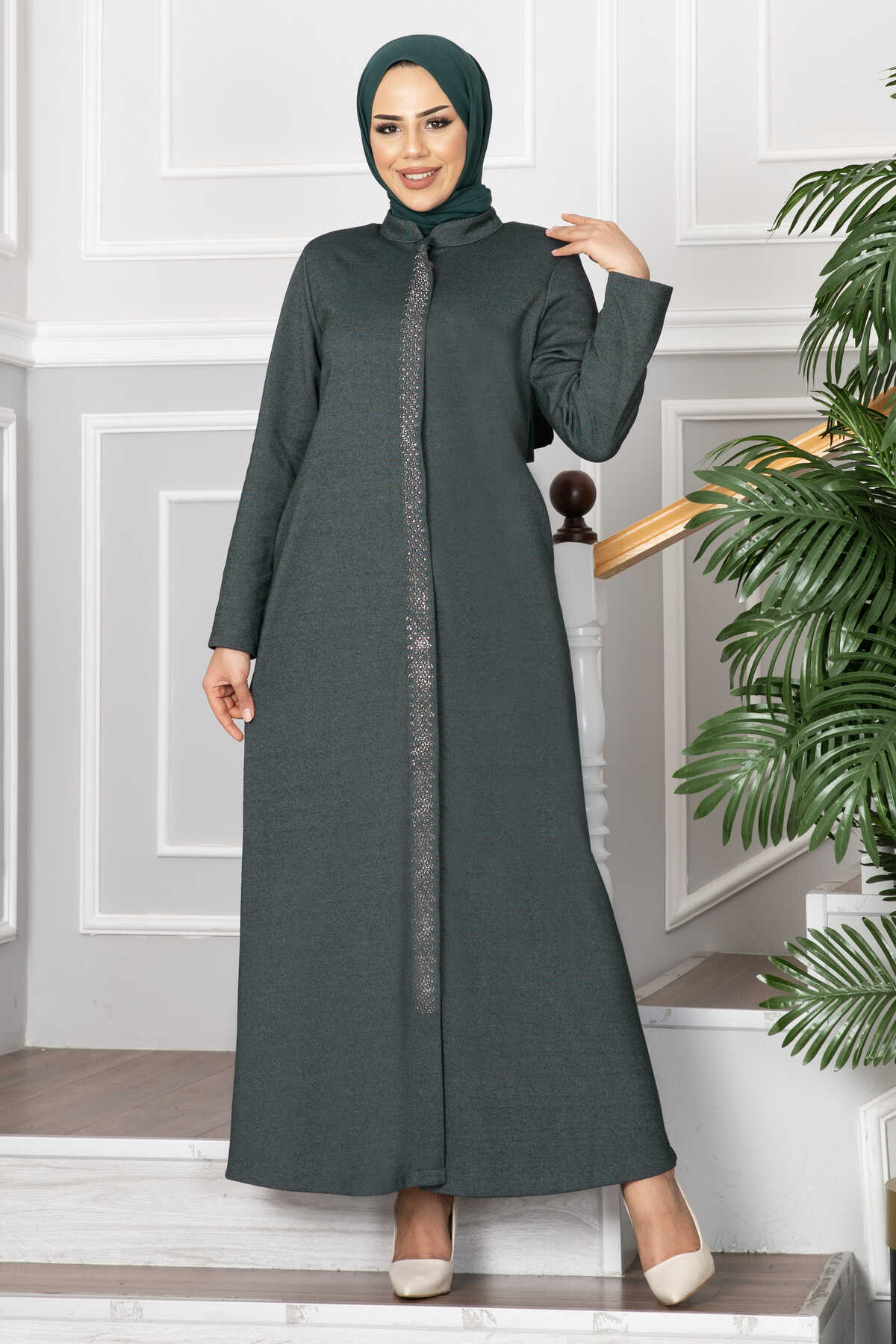 Studs Detail Turkish Abaya - Chaddors