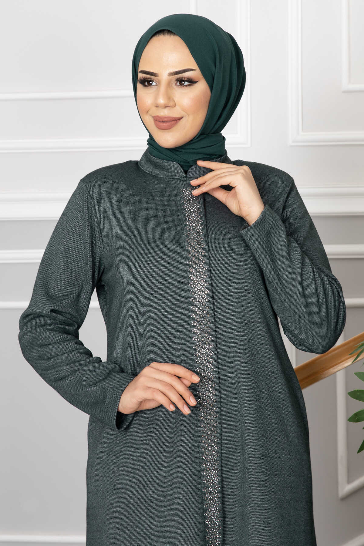 Studs Detail Turkish Abaya - Chaddors