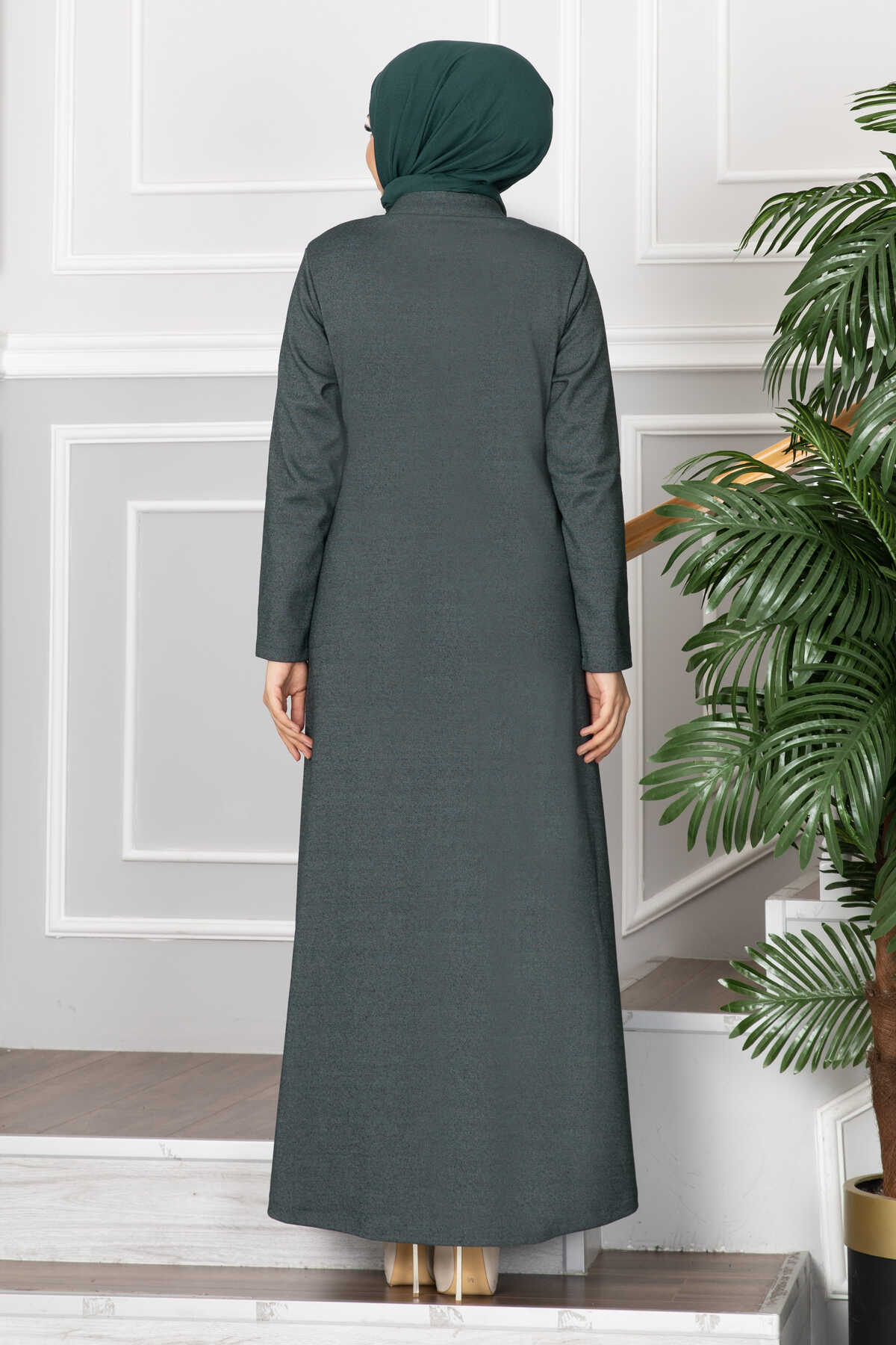 Studs Detail Turkish Abaya - Chaddors